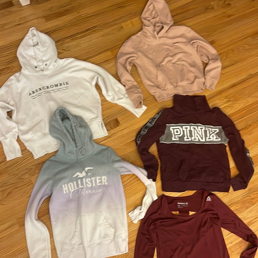 Womens xs 4 sweatshirts and 1 long sleeve workout shirt